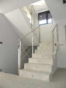 Em2 - Construcción Viviendas de Diseño - San Miguel - Casa Unifamilar - Reformas de Interiores e Instalación de Escaleras