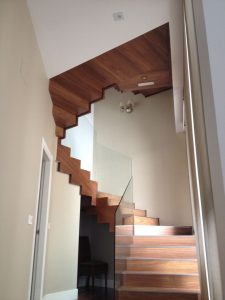 Construcción Viviendas de Diseño - Raúl Pérez - Casa Unifamilar - Escalera con Cristalera