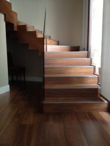 Construcción Viviendas de Diseño - Raúl Pérez - Casa Unifamilar - Escalera con Cristalera