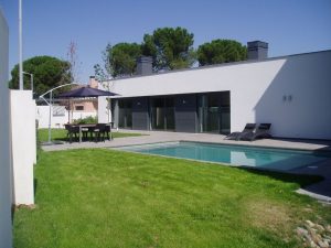 Em2 - Construcción Viviendas de Diseño - Sonsoles - Casa Unifamilar - Reformas y Decoración de Exteriores, Jardín con Terraza y Piscina